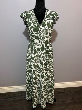 41 Hawthorn Green & White Floral Maxi Dress with V-Neck